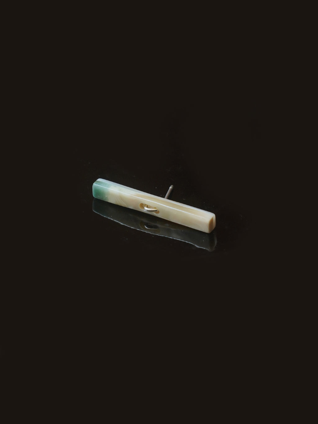 sumie｜シガレットボタンM (緑と白貝) + ピアス