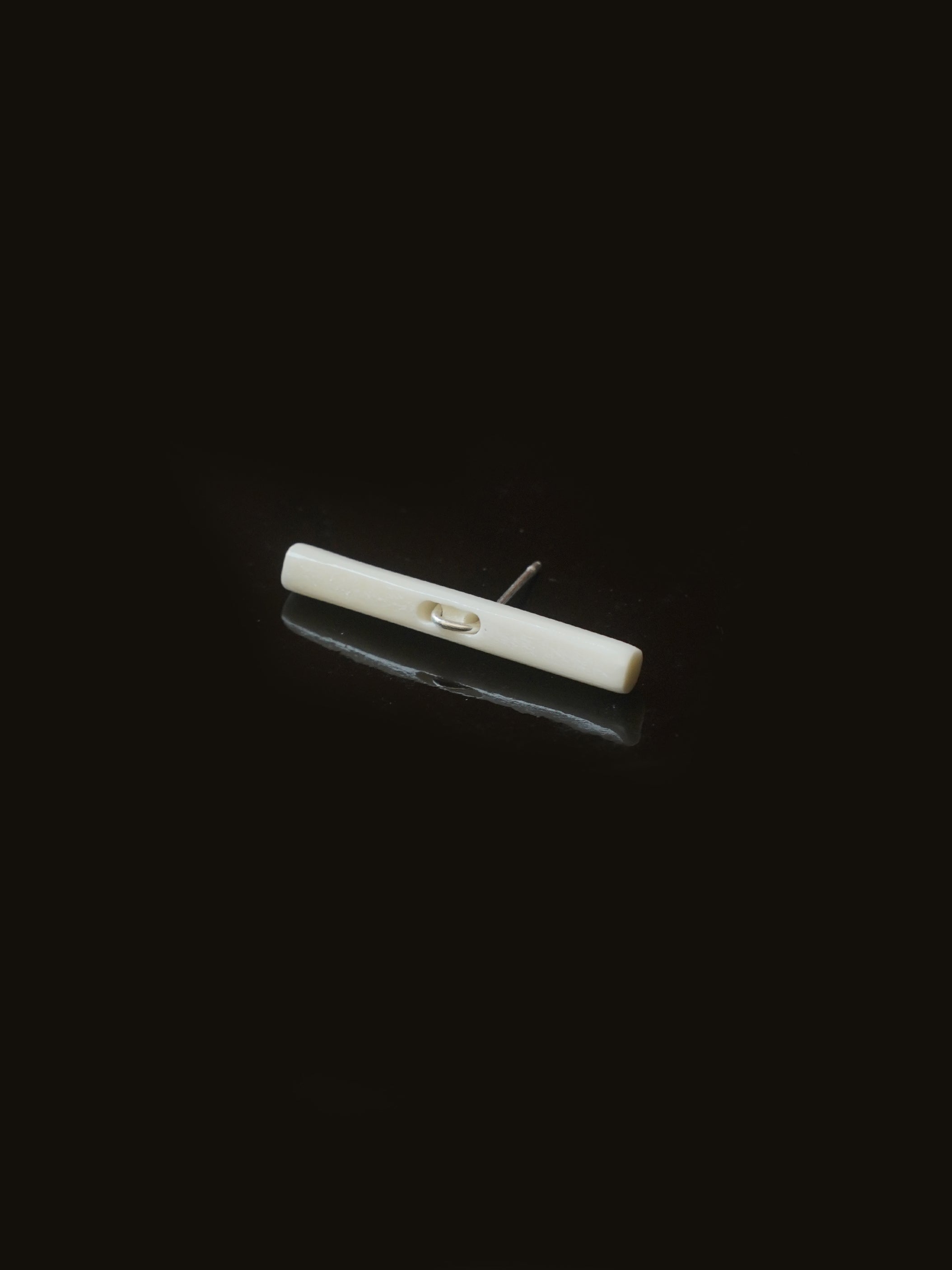 sumie｜シガレットボタンM (水牛骨) + ピアス
